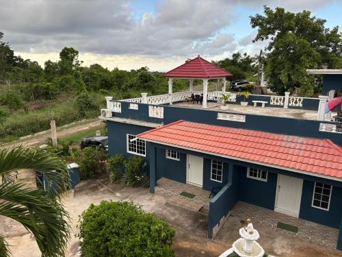 Paradise stay villa #2 – khách sạn tại Breadnut Hill