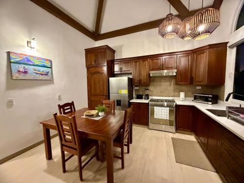 Bếp, T14 - Eco Friendly 2BR Tiny Home by Veritas Pacifica in San Diego