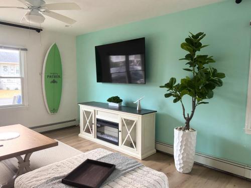 Bright Lavallette 2BR Private Yard Walk to Beach - main image