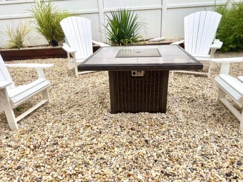 Bright Lavallette 2BR Private Yard Walk to Beach - image 6