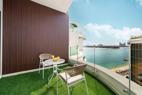 Palm Jumeirah Luxury Direct Beach Access and Views - image 13