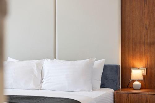 Palm Jumeirah Luxury Direct Beach Access and Views - image 6