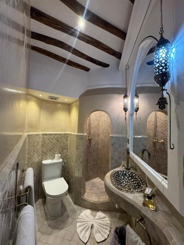 room detail thumbnail 2