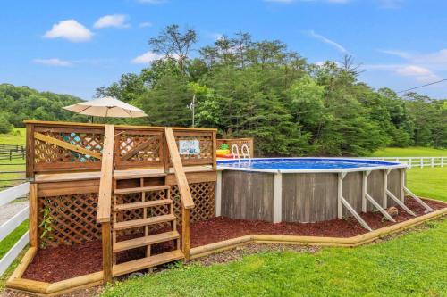 Hidden Treasure- Private Pool, Pond, 1600 Acres in Irvine (KY)