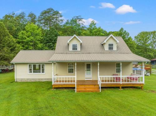 Hidden Treasure- Private Pool, Pond, 1600 Acres in Irvine (KY)