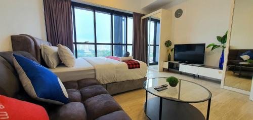Arte+, Charming Studio Suite with KLCC view - Tap to explore photos