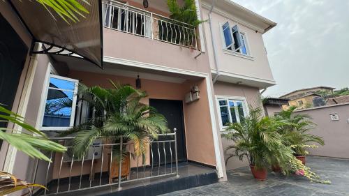SEGXYCOLD VALLEY OASIS Elegant 2-Bedroom Apartment in Ifako-Ijaiye