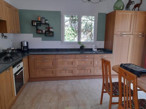 Villa Cyprès 5 chambres aires de jeux, forêt, accessibilité PMR (Villa Cypres 5 chambres aires de jeux, foret, accessibilite PMR) in Gaja-et-Villedieu