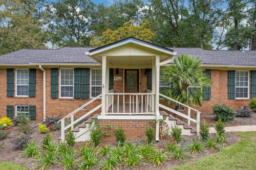 Kert, Hummingbird House PLUS Epic Game Cottage! in Killearn Estates