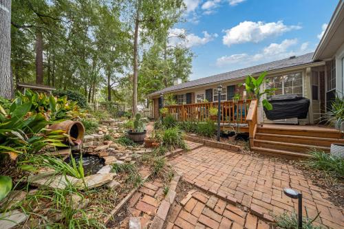 Kert, Hummingbird House PLUS Epic Game Cottage! in Killearn Estates