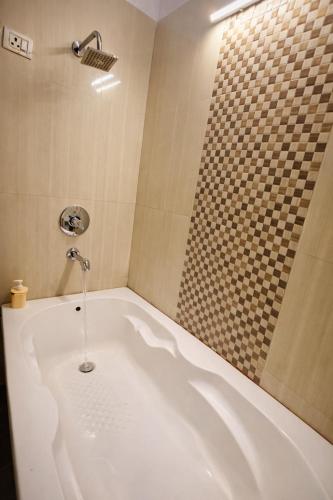 Hotel Oxygen Crown-Couple Friendly-Noida Sector 19 photo 5