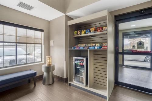 Comfort Suites Kenner - image 10