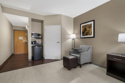 Comfort Suites Kenner - image 8