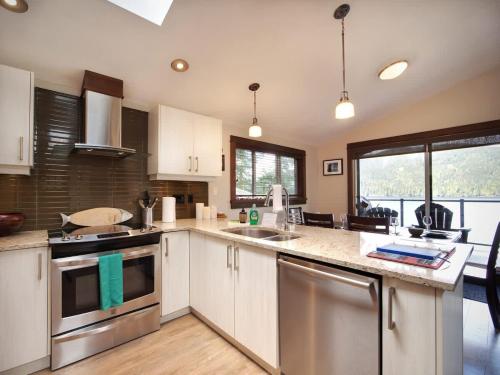 Hera's Cove - Oceanfront Oasis - Pet Friendly in Port Renfrew (BC)