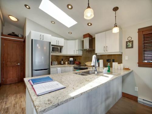 Hera's Cove - Oceanfront Oasis - Pet Friendly in Port Renfrew (BC)