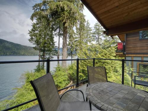 Hera's Cove - Oceanfront Oasis - Pet Friendly in Port Renfrew (BC)