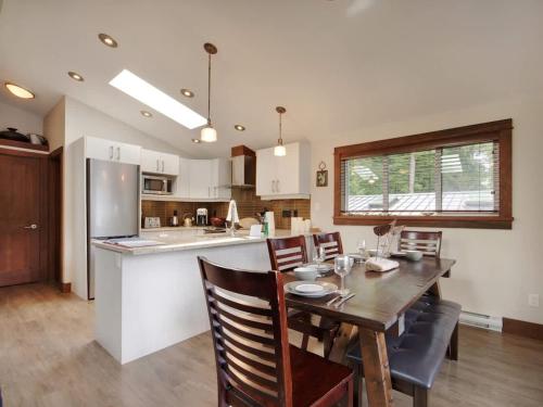 Hera's Cove - Oceanfront Oasis - Pet Friendly in Port Renfrew (BC)