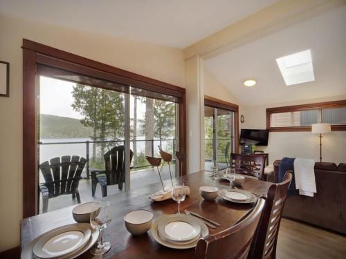 Hera's Cove - Oceanfront Oasis - Pet Friendly in Port Renfrew (BC)