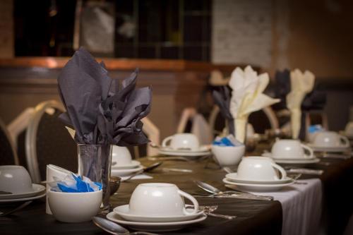 The Sandringham Court Hotel & Legends Sports Bar & Restaurant - image 3