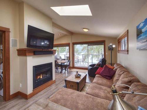 Going Coastal A - Oceanfront - Pet Friendly in Port Renfrew (BC)