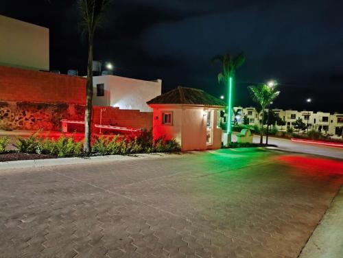 FM Deluxe Apartment Private Condo near Airport in La Alameda