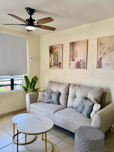 FM Deluxe Apartment Private Condo near Airport in La Alameda