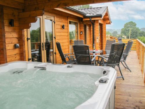 Viesnīcas āriene, Manor Farm Lodges - Dragon Lodge in Bettws Cedewain