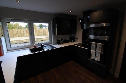 Edinburgh West Luxury 5 Bedroom Home in Slateford