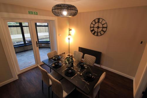 Edinburgh West Luxury 5 Bedroom Home in Slateford