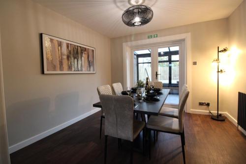 Edinburgh West Luxury 5 Bedroom Home in Slateford