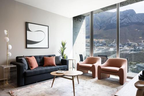 Pool Gym & Open City Mountain Views