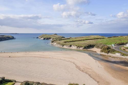 Groundfloor Apartment Opposite Beach with Parking in Porth