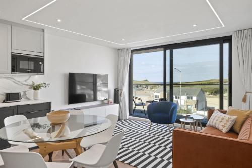 Luxurious Apartment Balcony & Sea Views Parking – khách sạn tại Porth