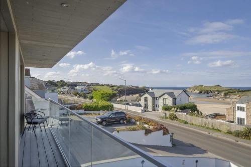 Apartment Balcony with Expansive Sea Views Parking in Porth