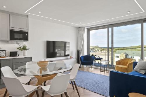 Apartment Balcony with Expansive Sea Views Parking in Porth