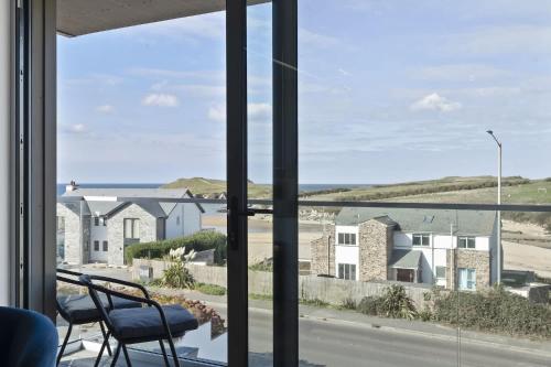 Apartment Balcony with Expansive Sea Views Parking in Porth
