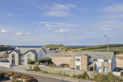 Apartment Balcony with Expansive Sea Views Parking in Porth
