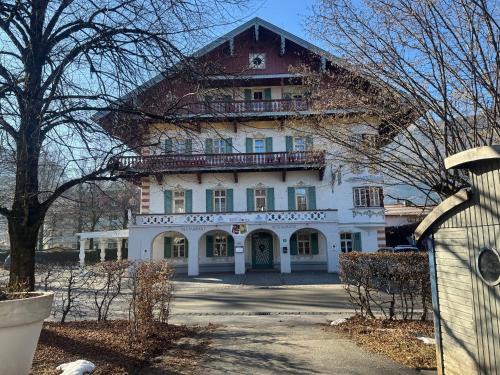 Apartment with Mountain View