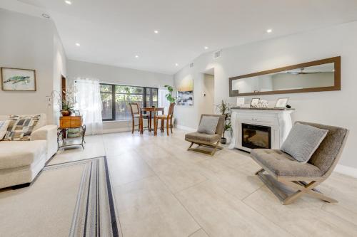 Upscale Home with Hot Tub Walking Distance to Beach in Pompano Beach, USA