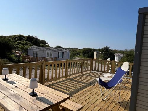 Balcony/terrace, Bungalow neuf dans les dunes, acces direct a la plage in Dannes