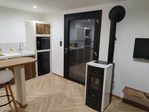 virtuve, Bastide des Coteaux, appartement indépendant (Bastide des Coteaux, appartement independant) in Genissieux (Rhone-Alpes)