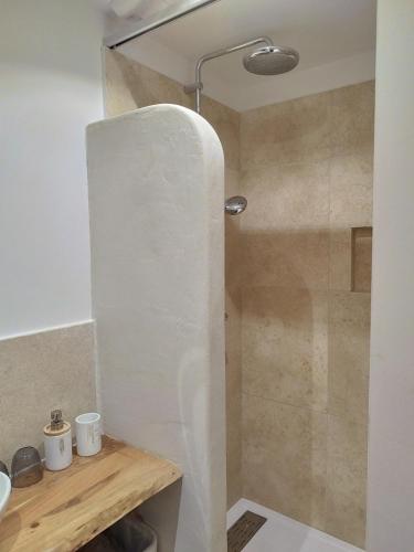 Duša, Bastide des Coteaux, appartement indépendant (Bastide des Coteaux, appartement independant) in Genissieux (Rhone-Alpes)