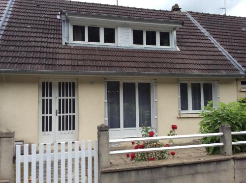 Maison calme a deux pas du centre ville – khách sạn tại Marigny