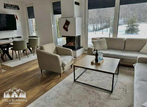 Zajednički dnevni boravak / prostorija s TV-om, Villa Sunshine Brezovicë (Villa Sunshine Brezovice) in Prevalle