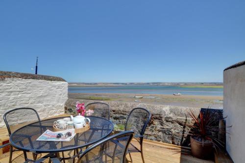 Iekārtas, 3 Bed in Appledore oc-rockro in Northema
