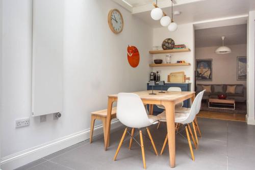 Ossington Street by onefinestay - image 10