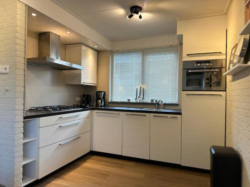 Kitchen, Vakantiewoning Hornzicht in Oostmahorn