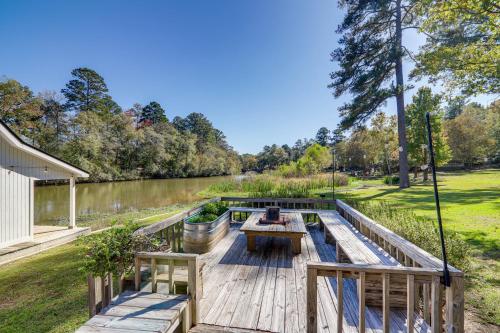 Wilderness Retreat on Crooked Creek, Lake Sinclair