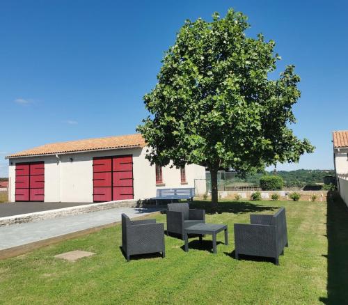 Dārzs, Gîte des forgerons (Gite des forgerons) in Champdeniers-Saint-Denis
