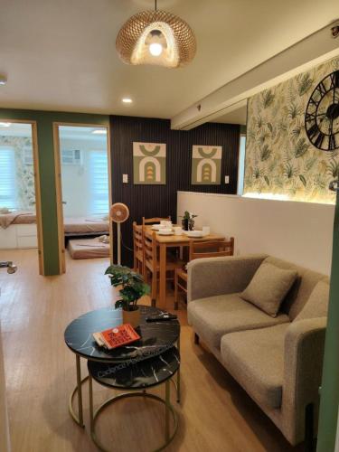 Cadence Place 2BR Pasig Condo for upto 6pax with Free Parking, Manila